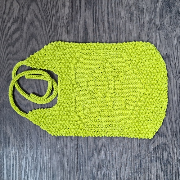 Hand Knit Baby Bib ๐ข - Picture 2 of 5